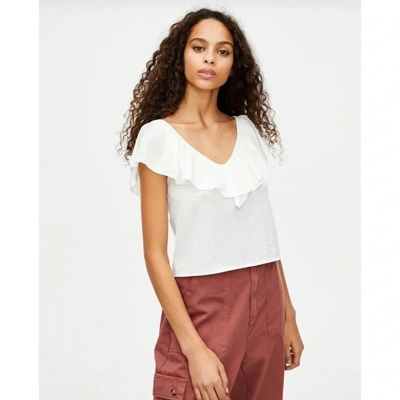 Pull & Bear Cream Ruffled Neckline V-Back Top Size Large - Picture 1 of 11